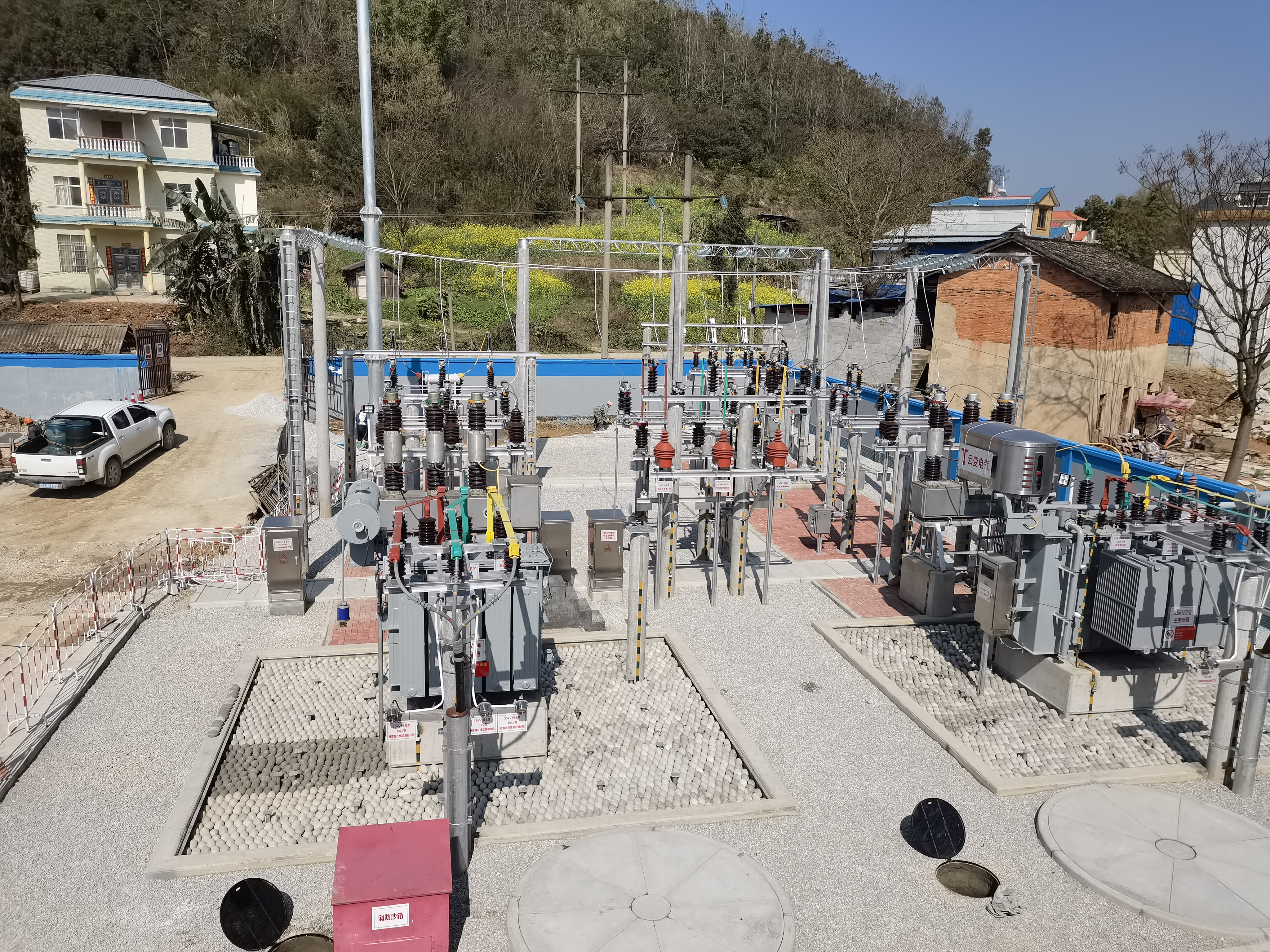 2022年2月25日，文山廣南35kV堂上變?cè)鋈莨こ添樌哆\(yùn)