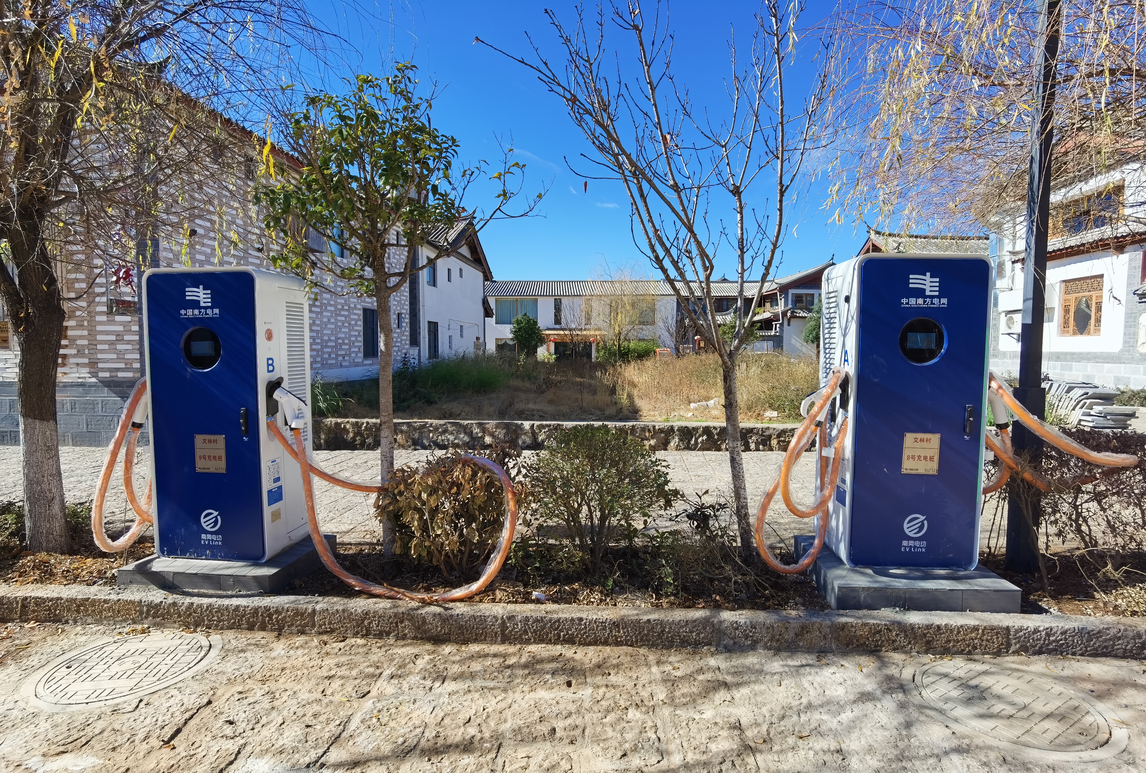 2021年12月9日，麗江市古城區(qū)2021年電動(dòng)汽車充電基礎(chǔ)設(shè)施及配套電網(wǎng)建設(shè)項(xiàng)目（第二批）順利投運(yùn)